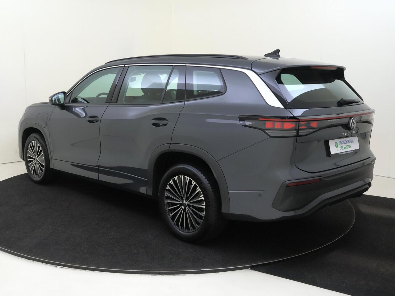 Volkswagen Tayron 1.5 eHybrid Life Edition | SoH 100% | Trekhaak | Adaptieve demping systeem | Achteruitrijcamera | 3-zone airco | Dodehoek detectie | Adaptieve cruise control | Stoel- en stuurwielverwarming | CarPlay |