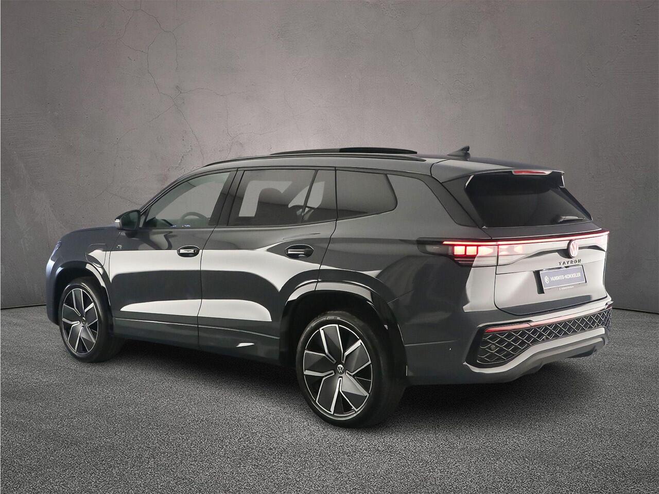 Volkswagen Tayron R-Line Edition 1.5 TSI eHybrid 272pk DSG Automaat Trekhaak, Panoramadak, Black Style, Navigatie, Adaptive cruise control, 360 camera, Achteruitrijcamera