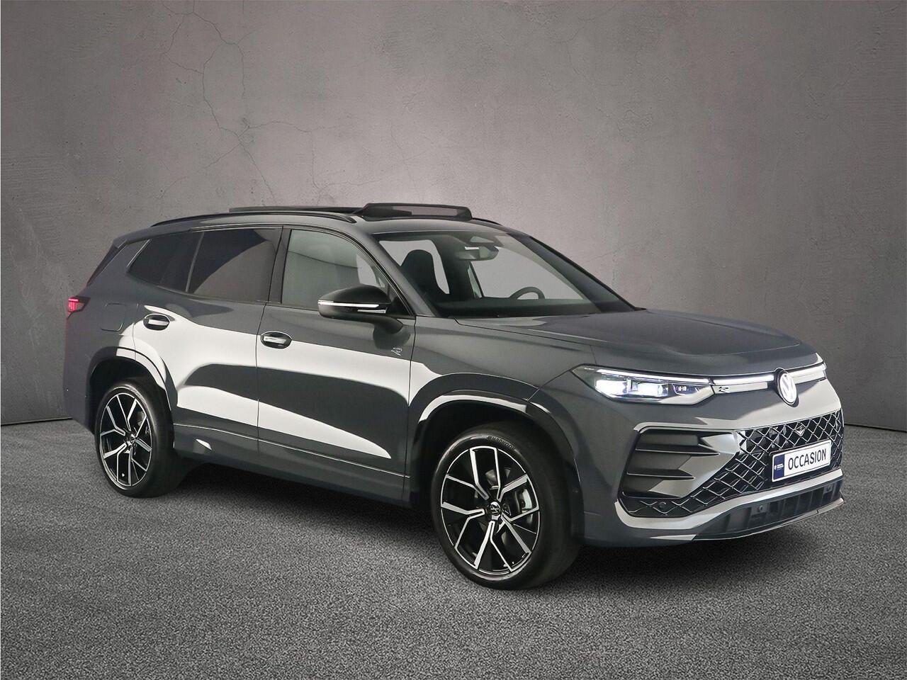 Volkswagen Tayron R-Line Edition 1.5 TSI eHybrid 272pk DSG Automaat Trekhaak, Panoramadak, Black Style, Adaptive cruise control, 360 camera, Navigatie