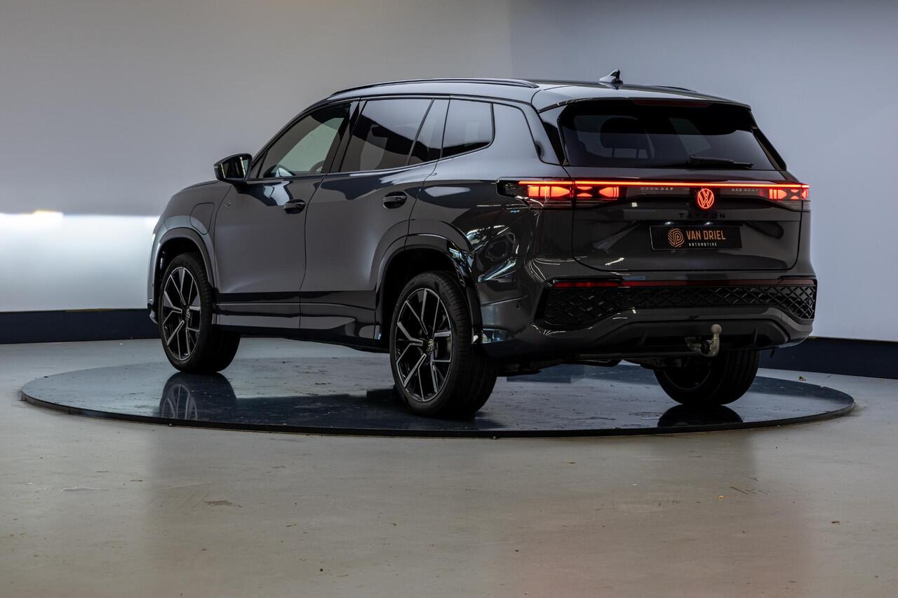 Volkswagen Tayron 1.5 eHybrid R-Line Edition | Black Style | Trekhaak | Panoramadak | 20 inch |
