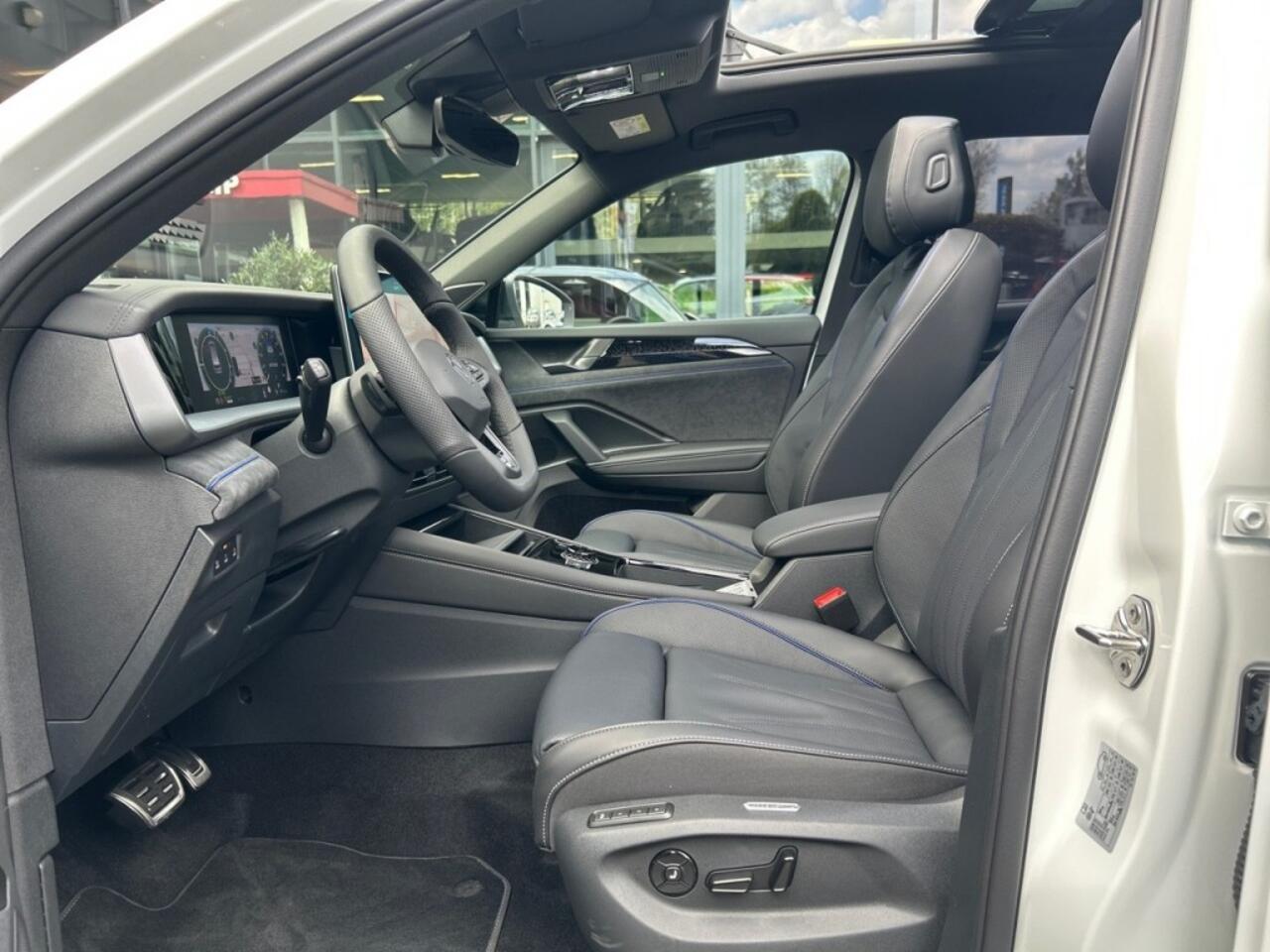 Volkswagen Tayron 1.5 TSI R-LINE E-HYBRID 272PK LEDER/PANO-DAK/TREKHAAK/360-CAMERA