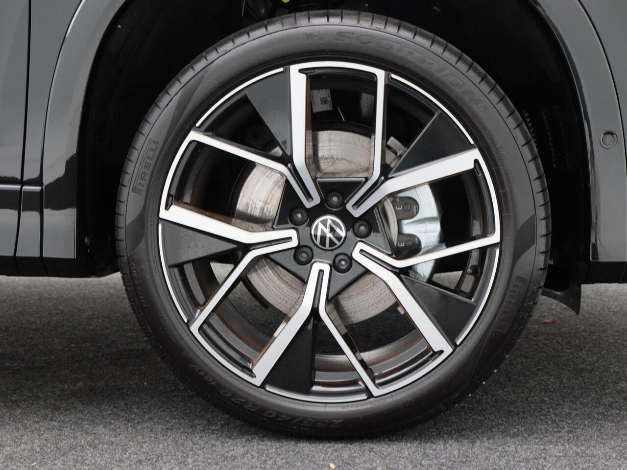 Volkswagen Tayron 1.5 eHybrid 272 Pk Automaat R-Line Edition | Black Style | Panoramadak | Trekhaak | 20 Inch | Full LED | 360 Camera