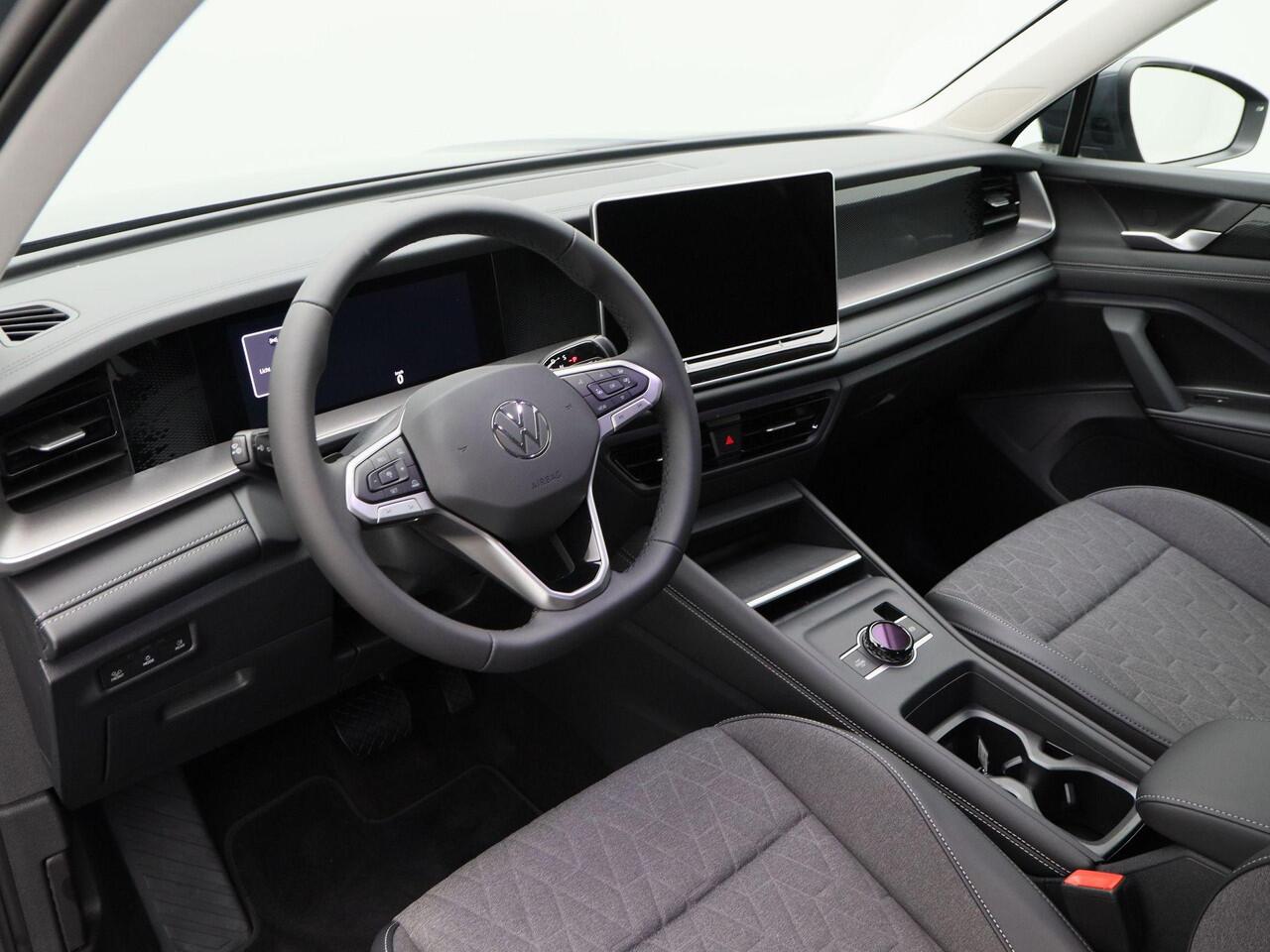 Volkswagen Tayron Life Edition 1.5 150 pk eTSI | 7 Persoons | Trekhaak | Stoel & Stuur Verwarming | 19" Velgen | Adaptieve Cruise Control | Carplay |