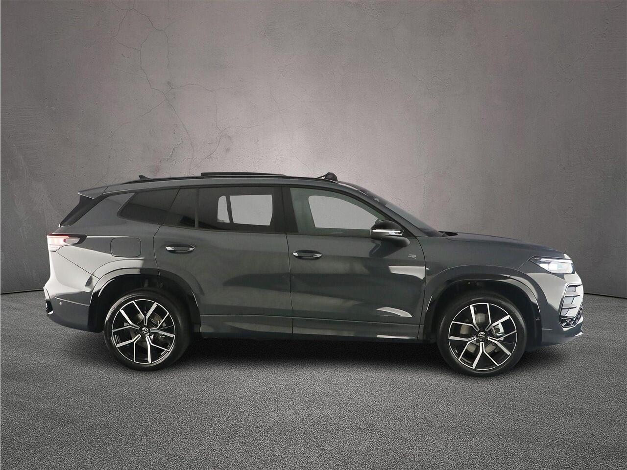 Volkswagen Tayron R-Line Edition 1.5 TSI eHybrid 272pk DSG Automaat Trekhaak, Panoramadak, Black Style, Adaptive cruise control, 360 camera, Navigatie