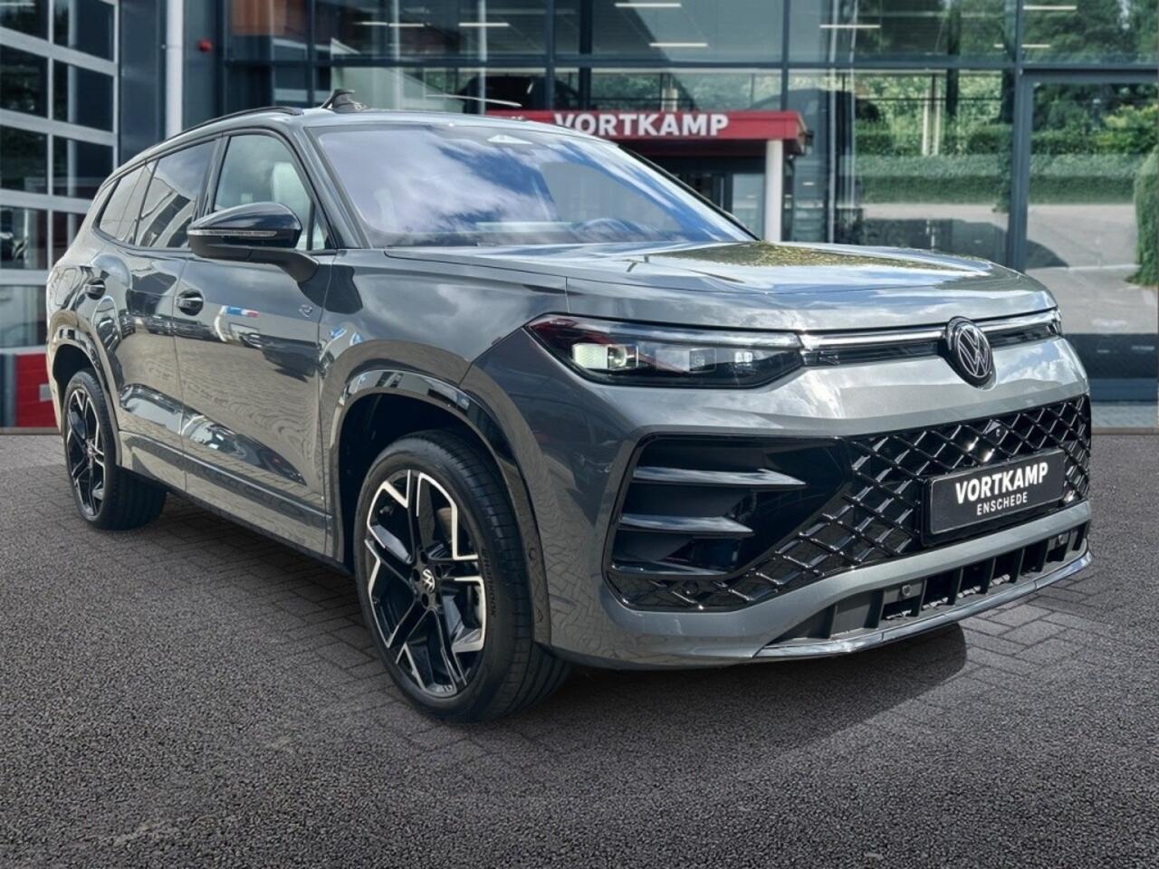 Volkswagen Tayron 1.5 E-HYBRID R-LINE 272PK PANO-DAK/CAMERA/TREKHAAK/MEMORY/LEDER/HenK