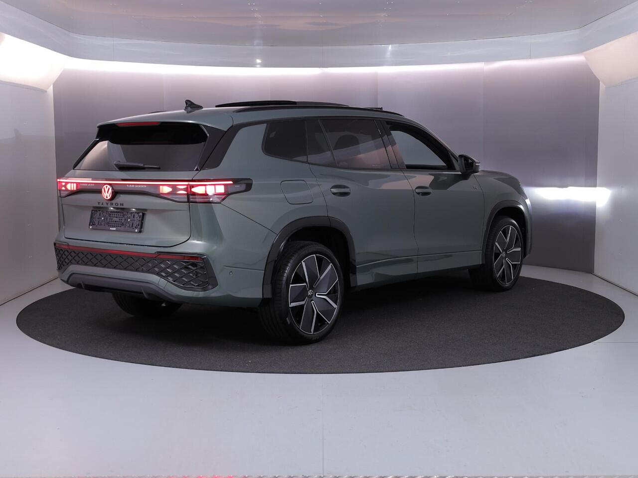 Volkswagen Tayron 1.5 eHybrid R-Line Edition 272 pk Automaat (DSG) | Navigatie | Panoramadak | Parkeersensoren (Park assist) | Achteruitrijcamera | Black Style pakket | R-Line |