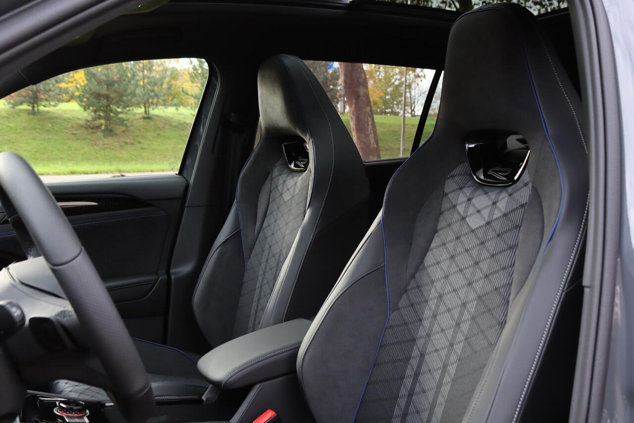 Volkswagen Tayron 1.5 eHybrid 272PK R-Line Black Style IQ.Light HD/Pano/Keyless/360/DCC/ACC/Dodehoek/20"/Trekhaak