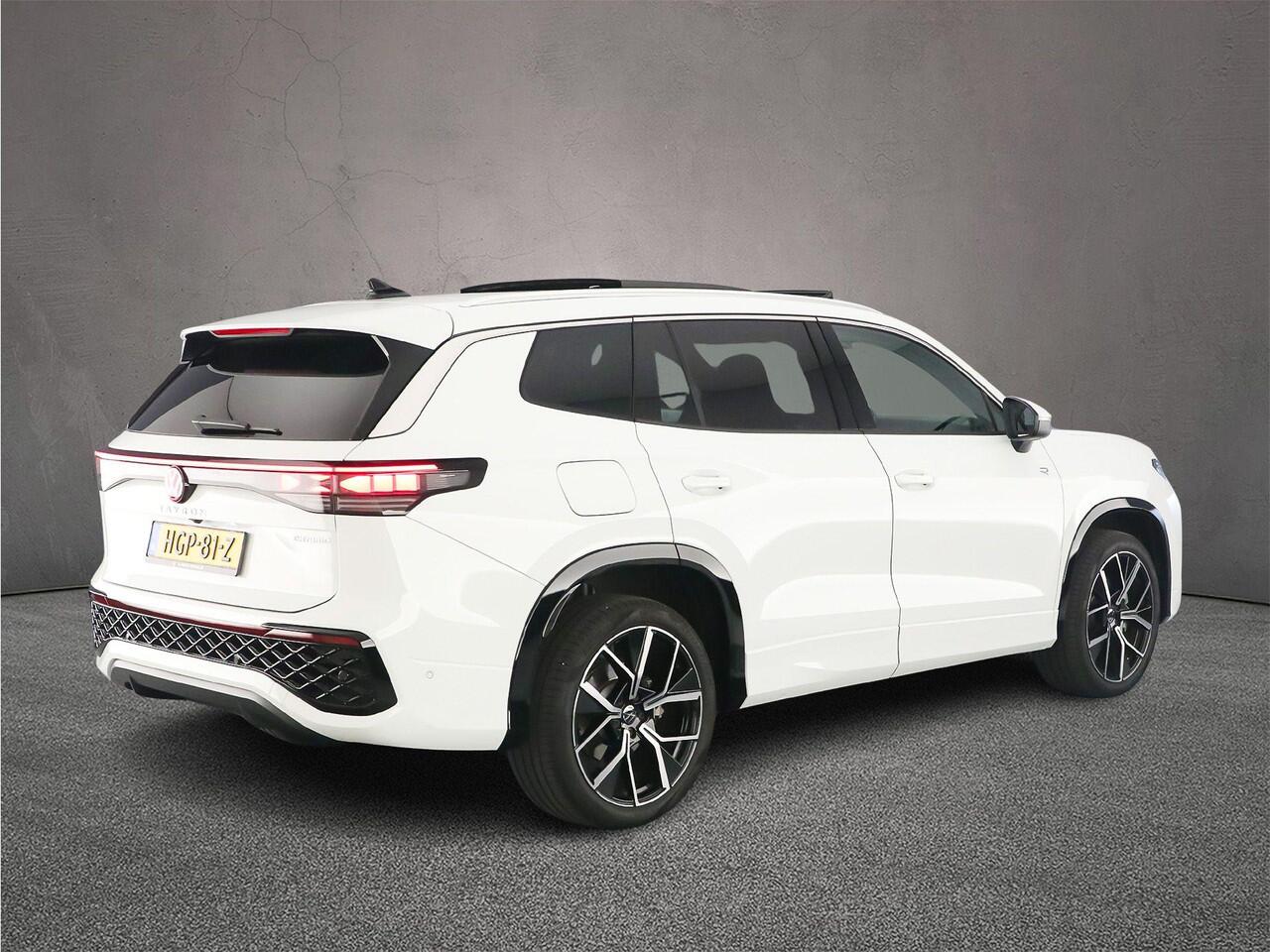 Volkswagen Tayron R-Line Edition 1.5 TSI eHybrid 204pk DSG Automaat Panoramadak, Adaptive cruise control, 360 camera, Achteruitrijcamera, LED matrix koplampen, Navigatie, Elektrische achterklep