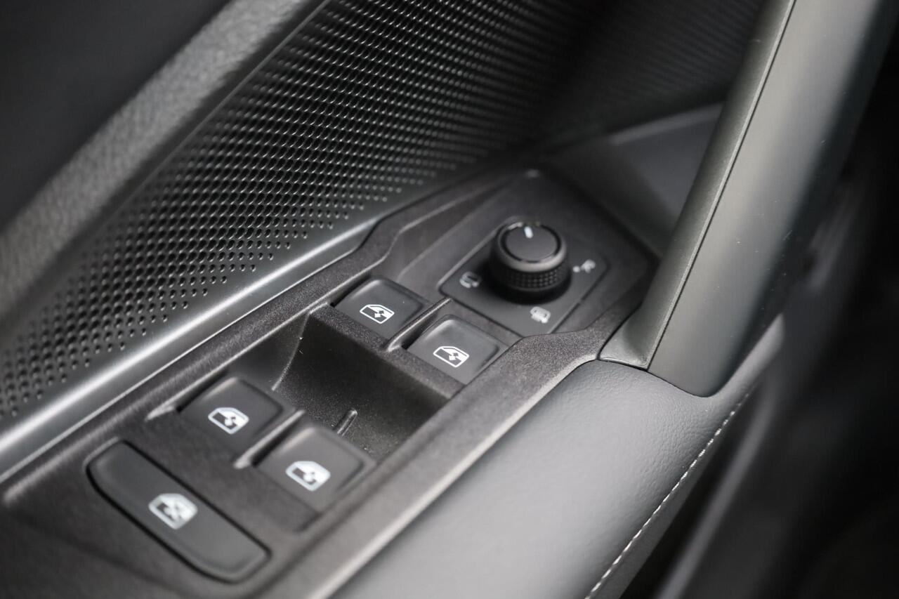 Volkswagen Tayron 1.5 eHybrid Life Edition 204PK / 150kW DSG, Achteruitrijcamera, verwarmbare voorstoelen + stuurwiel, Apple Carplay & Android Auto, navigatie, dodehoekdetectie (Side Assist), Keyless Entry & Start, full LED koplmapen, trekhaak incl. aanhanger manouvreerhu