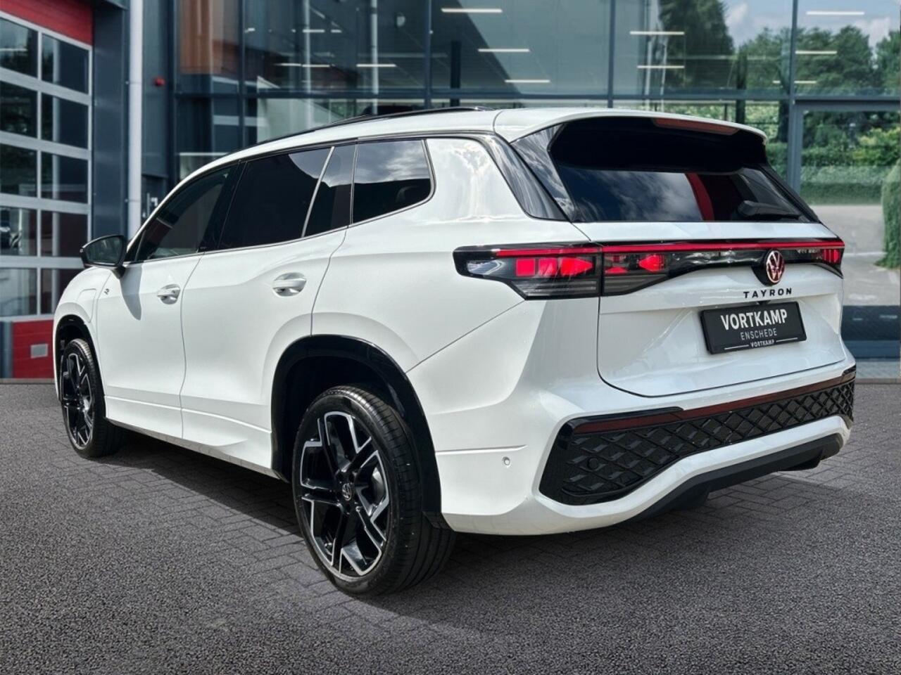 Volkswagen Tayron 1.5 TSI R-LINE E-HYBRID 272PK LEDER/PANO-DAK/TREKHAAK/360-CAMERA