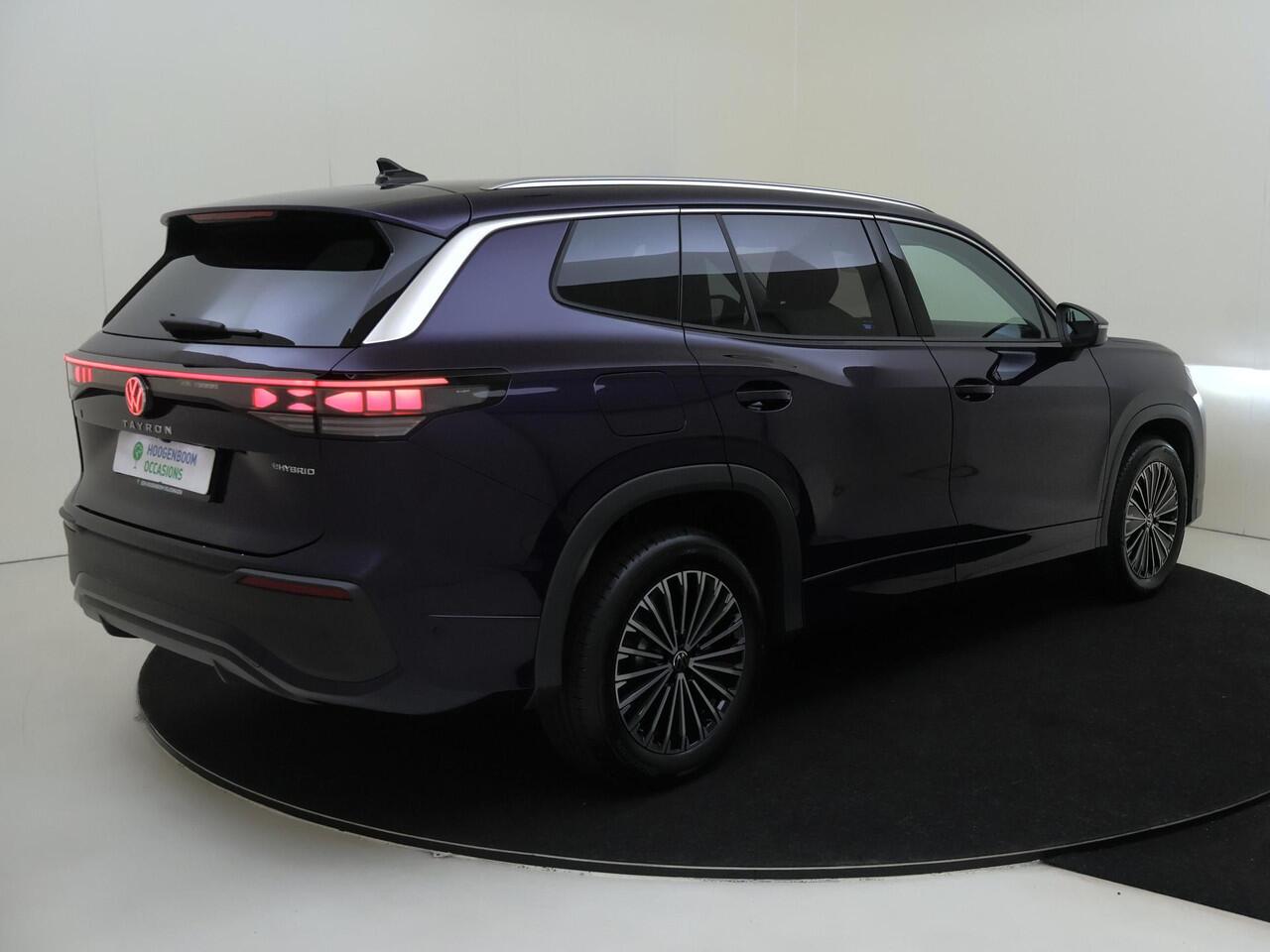 Volkswagen Tayron 1.5 eHybrid Life Edition | Adaptieve demping | Keyless | Dodehoek detectie | Stoel- en stuurwielverwarming | Parkeerasisstent | Achteruitrijcamera | Voorklimatisering | Adaptieve cruise control |