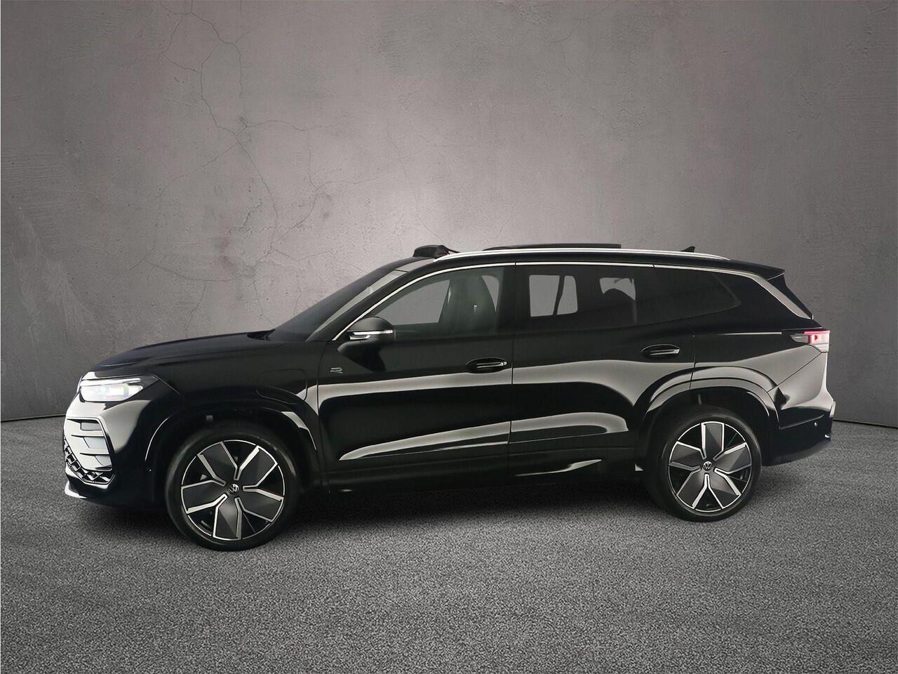 Volkswagen Tayron R-Line Edition 1.5 TSI eHybrid 272pk DSG Automaat Trekhaak, Panoramadak, Adaptive cruise control, Elektrische achterklep, Achteruitrijcamera