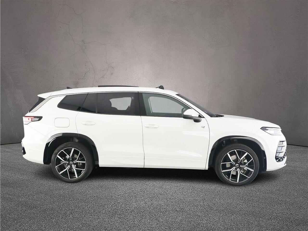 Volkswagen Tayron R-Line Edition 1.5 TSI eHybrid 204pk DSG Automaat Panoramadak, Adaptive cruise control, 360 camera, Achteruitrijcamera, LED matrix koplampen, Navigatie, Elektrische achterklep