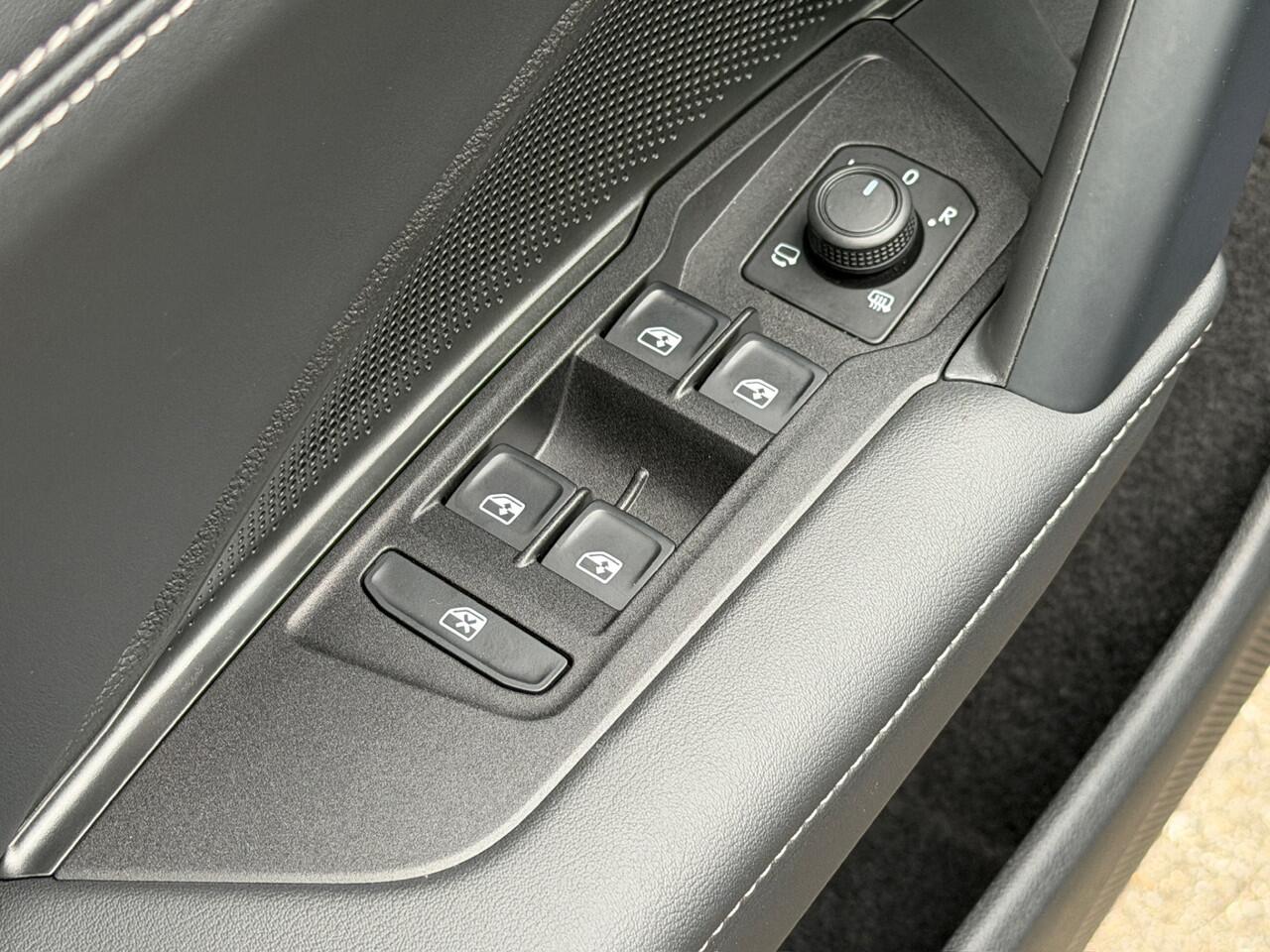 Volkswagen Tayron 1.5 eTSI 150pk Life 7-Persoons | Trekhaak | 360 Camera | Dode hoek | IQ light | Rijklaar incl. garantie