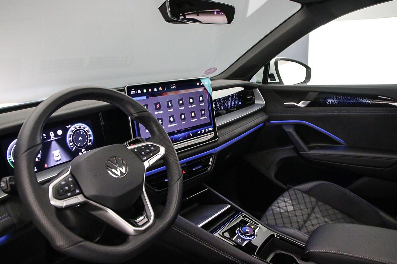 Volkswagen Tayron R-Line Edition 1.5 TSI eHybrid 204pk DSG Automaat Panoramadak, Adaptive cruise control, 360 camera, Achteruitrijcamera, LED matrix koplampen, Navigatie, Elektrische achterklep