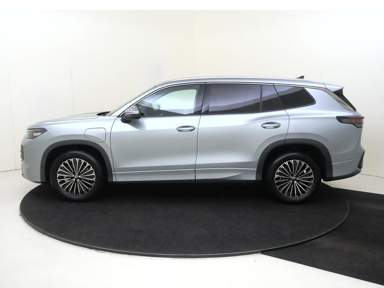 Volkswagen Tayron 1.5 eHybrid Life Edition | SoH 100% | Trekhaak | Achteruitrijcamera | Adaptieve demping systeem | 3-zone airco | Dodehoek detectie | Adaptieve cruise control | CarPlay | Stoel- en stuurwielverwarming |