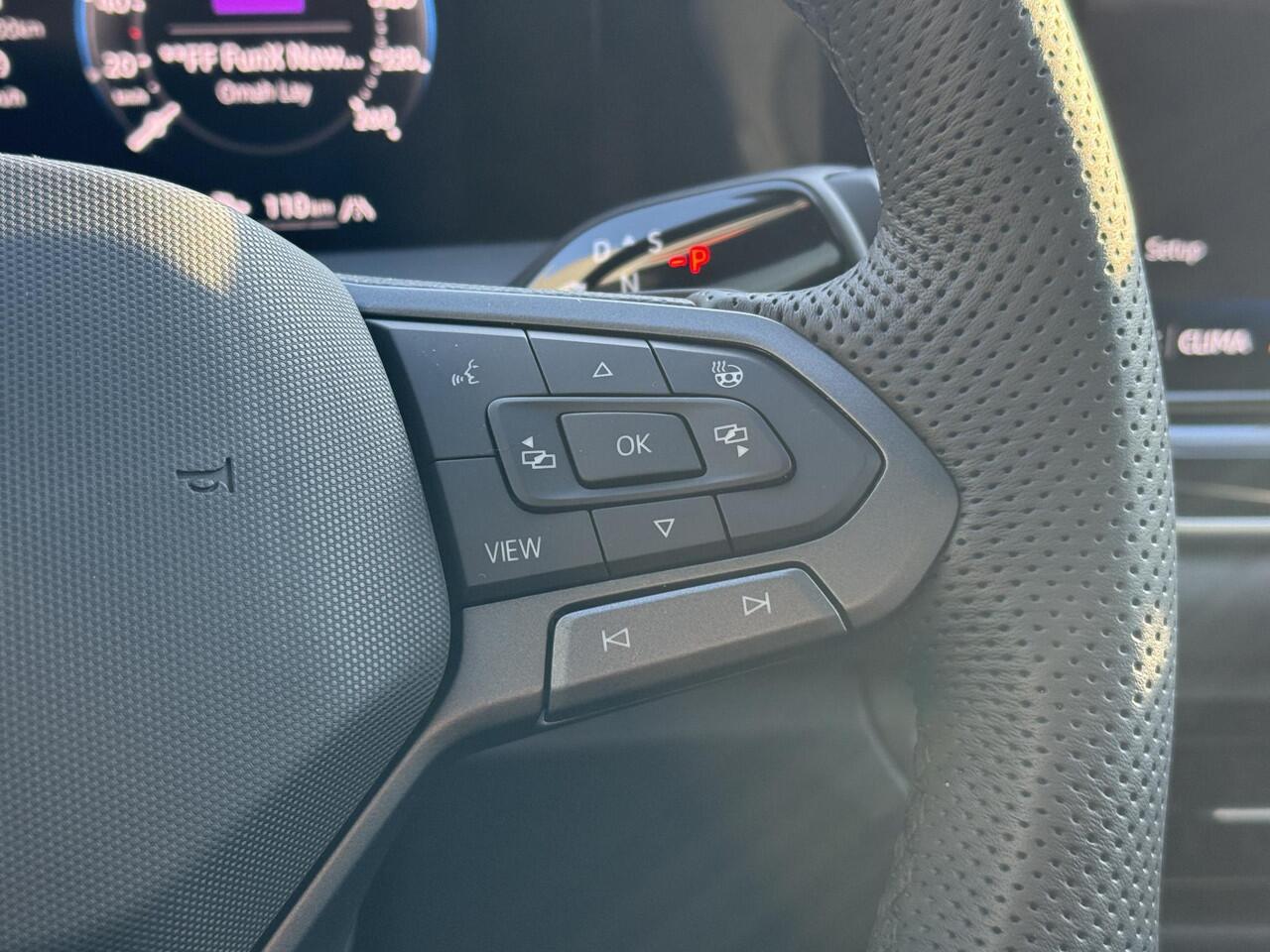 Volkswagen Tayron 1.5 eHybrid R-Line Edition l Electrische Trekhaak l Black Style l Pano l Stoelverwarming l IQ Light