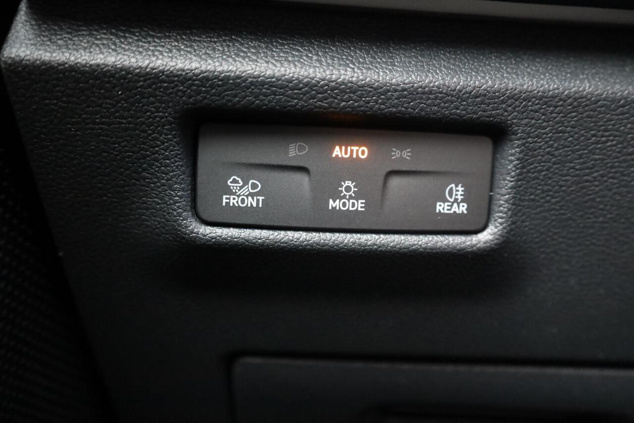 Volkswagen Tayron 1.5 eHybrid Life Edition 204PK / 150kW DSG, Achteruitrijcamera, verwarmbare voorstoelen + stuurwiel, Apple Carplay & Android Auto, navigatie, dodehoekdetectie (Side Assist), Keyless Entry & Start, full LED koplmapen, trekhaak incl. aanhanger manouvreerhu