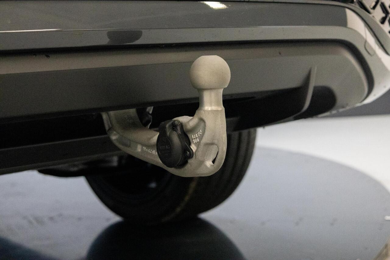 Volkswagen Tayron 1.5 eHybrid R-Line Edition | Black Style | Trekhaak | Panoramadak | 20 inch |