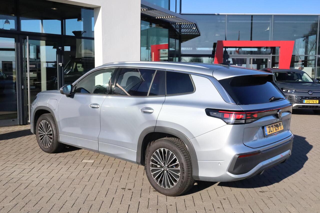 Volkswagen Tayron 1.5 eHybrid Life Edition PL ¤863 p/m* 150KW/204PK, Snelladen 40KW mogelijk, 60 mnd 100.000km garantie, Navigatie, 18" LMV All season, wegklapbare trekhaak, stoelverwarming, DCC, adaptief onderstel, privacy glas, chrome dakrail, camera, side assist, ACC 3 