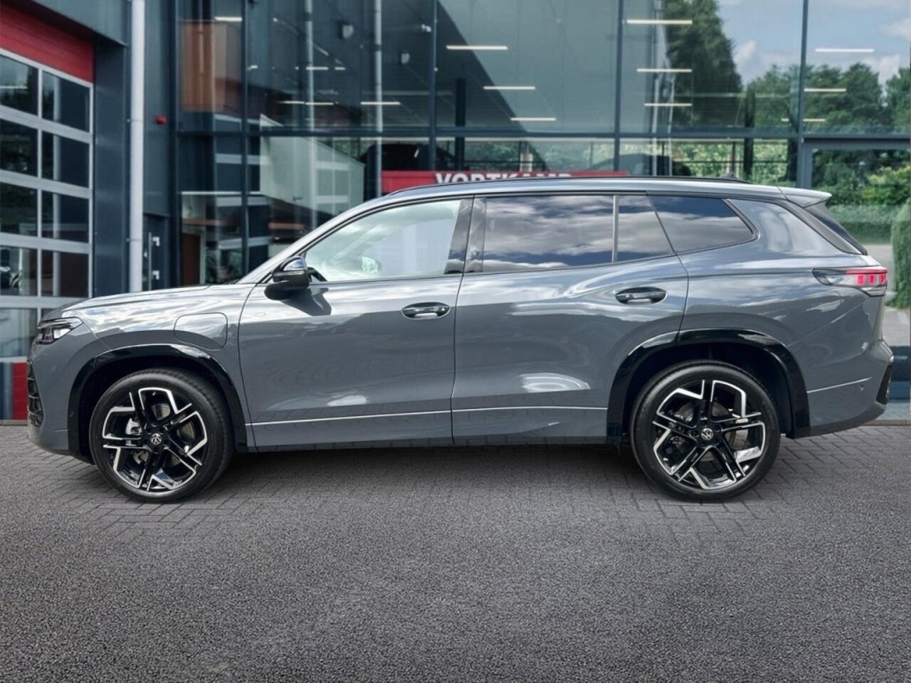 Volkswagen Tayron 1.5 TSI R-LINE E-HYBRID 272 PK LEDER/PANO-DAK/360-CAMERA/HenK/TRE