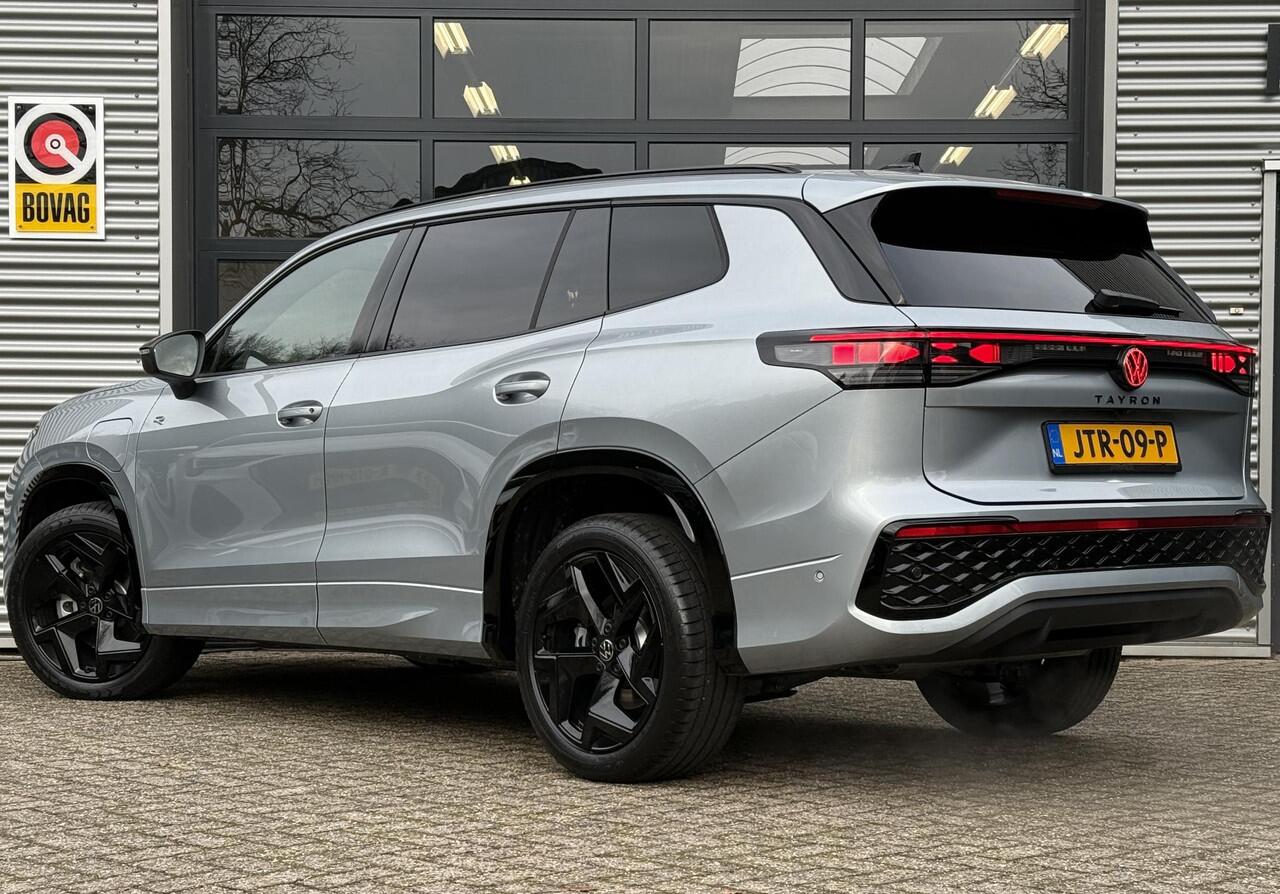 Volkswagen Tayron 1.5 eHybrid R-Line Edition l Electrische Trekhaak l Black Style l Pano l Stoelverwarming l IQ Light