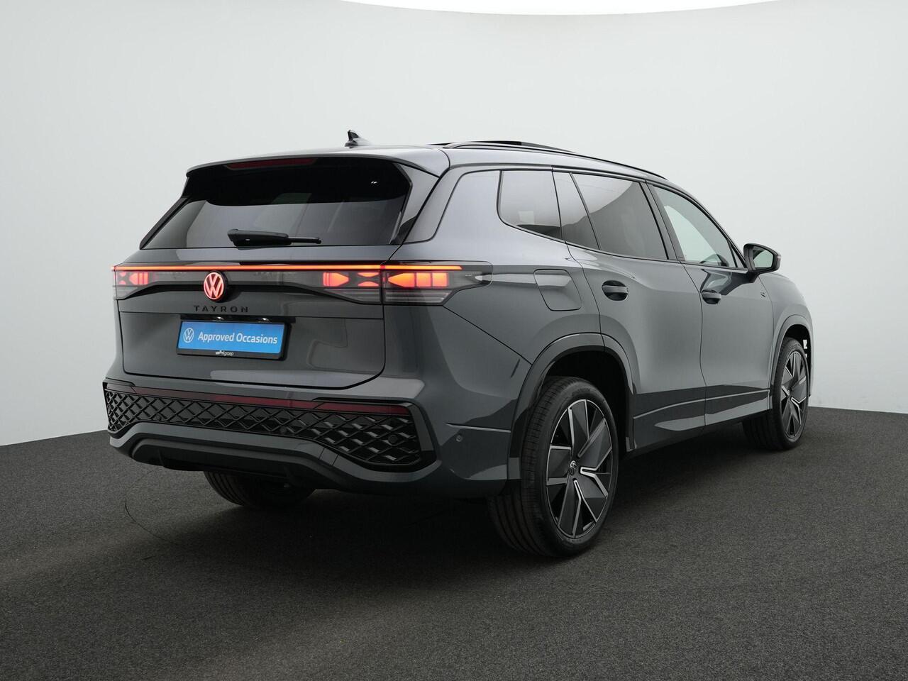 Volkswagen Tayron 1.5 TSI eHybrid 272 pk DSG R-Line Edition | Panoramadak | Adaptief onderstel | Achteruitrijcamera | Stuur-/stoelverwarming