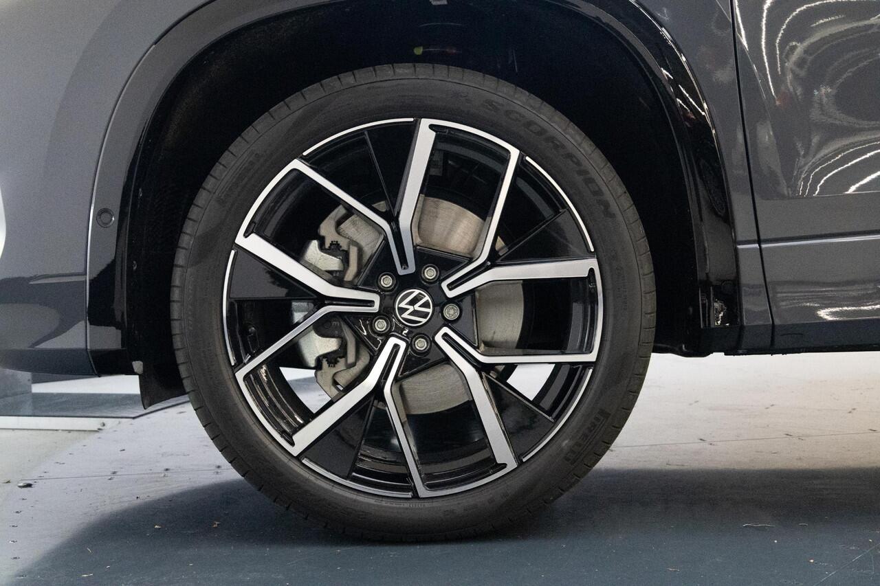 Volkswagen Tayron 1.5 eHybrid R-Line Edition | Black Style | Trekhaak | Panoramadak | 20 inch |