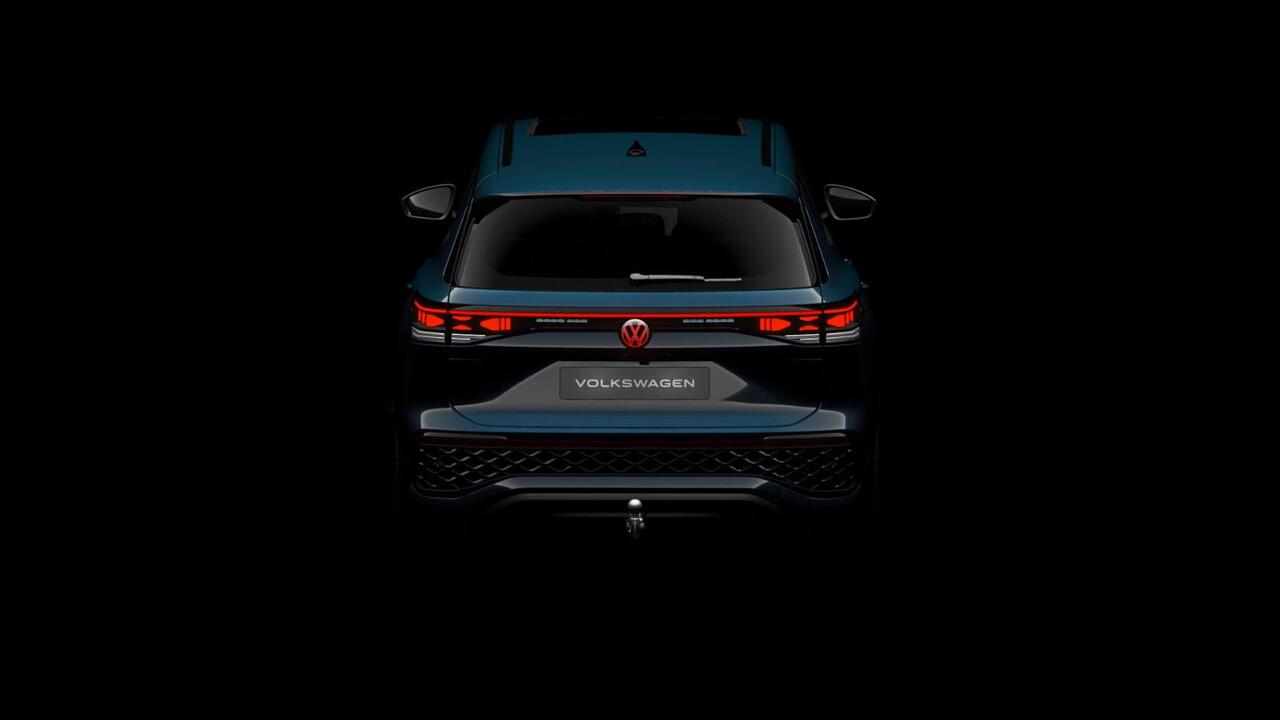 Volkswagen Tayron 1.5 eHybrid 272 6DSG R-Line Edition Automaat | Panoramisch schuif-, kanteldak, elektrisch bedienbaar | R-Line exterieurpakket 'Black Style'