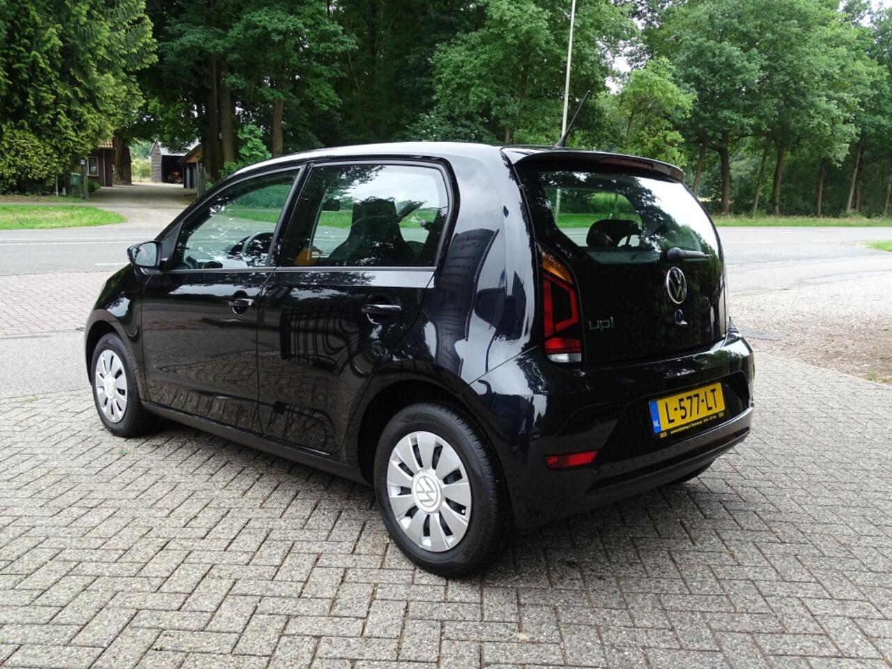 Volkswagen UP! 1.0 BMT up! DAB / LANE ASS AUR CAMERA PDC 1e eig