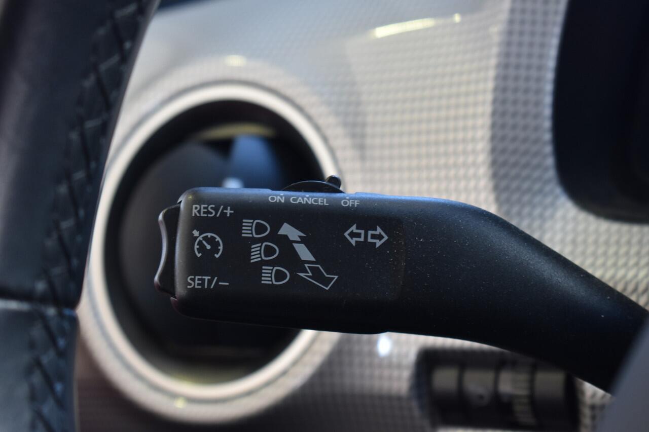 Volkswagen UP! e-Up! e-up! Style Sport | All-seasons | Stoelverwarming | Camera | 12 mnd BOVAG garantie | Whatsapp 06-53188999