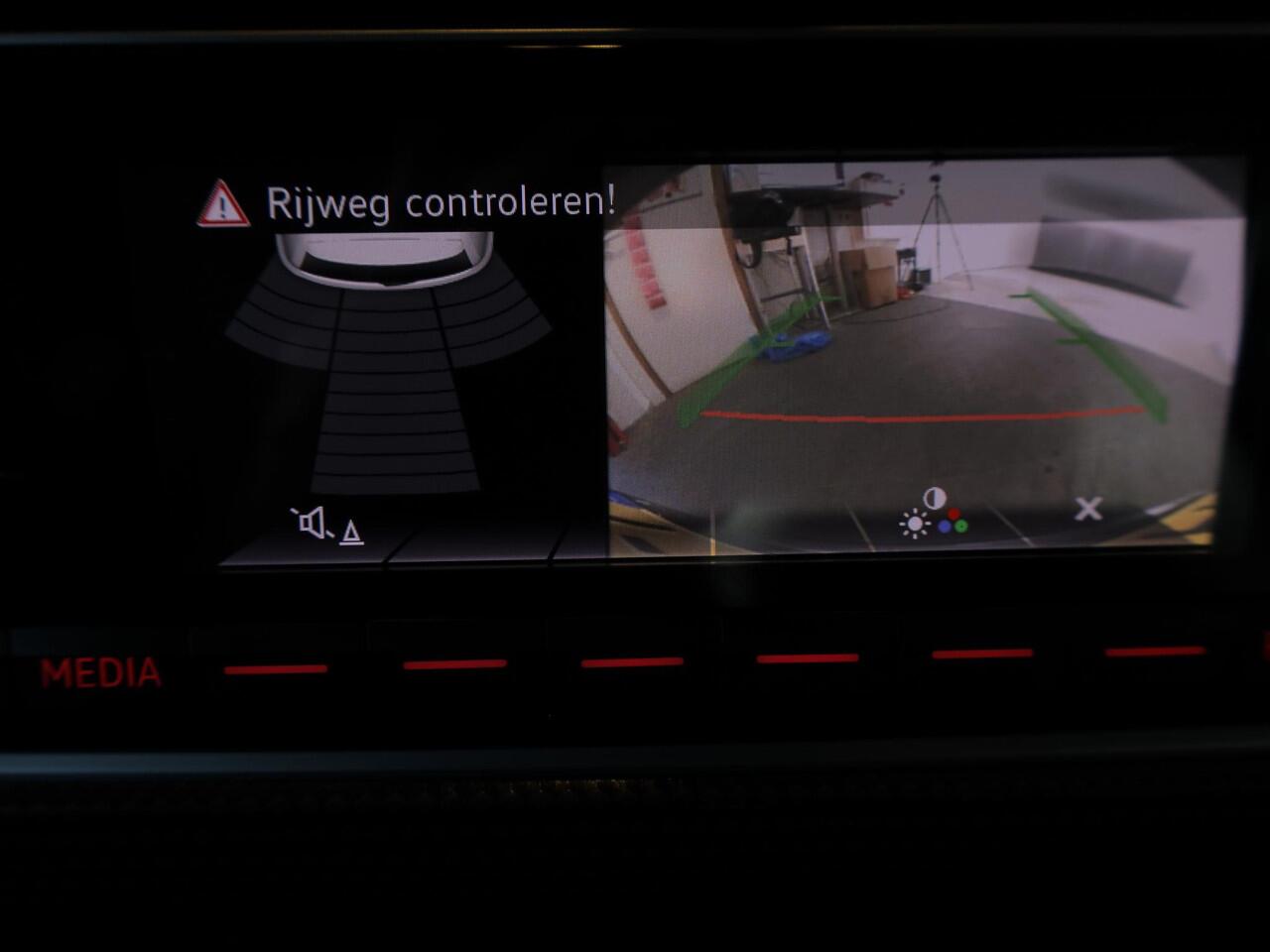 Volkswagen UP! 1.0 65 pk | Verlengde garantie | Navigatie via App | Autom. airco | Cruise control | Parkeersensoren achter | Achteruitrijcamera |