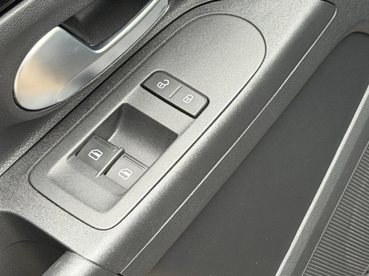 Volkswagen UP! 1.0 5-deurs | Camera | Cruise | Airco | Bluetooth | PDC | Rijklaar incl. 1 jaar Bovag garantie