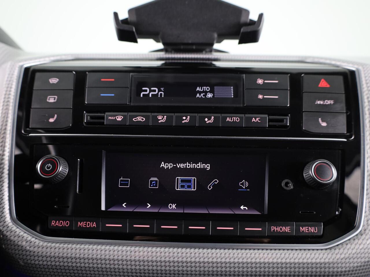 Volkswagen UP! e-Up! e-up! Style 83 pk | Navigatie via App | Autom. airco | Parkeersensoren achter | Achteruitrijcamera | Cruise control | Stoelverwarming |