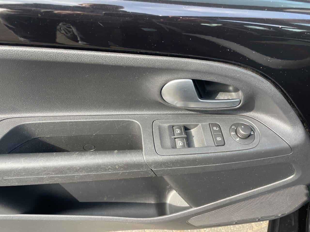 Volkswagen UP! 1.0 BMT high up! | Pano | Cruise | Camera | Leder