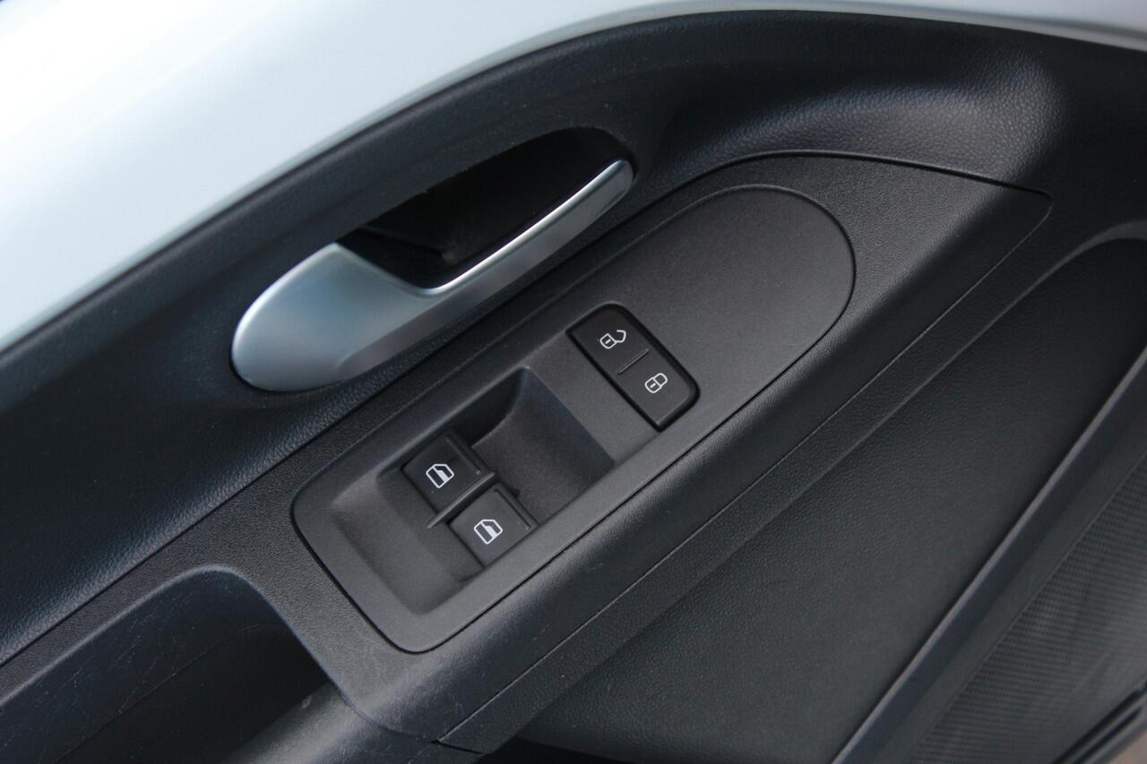 Volkswagen UP! 1.0 | Bluetooth | Camera | Cruise