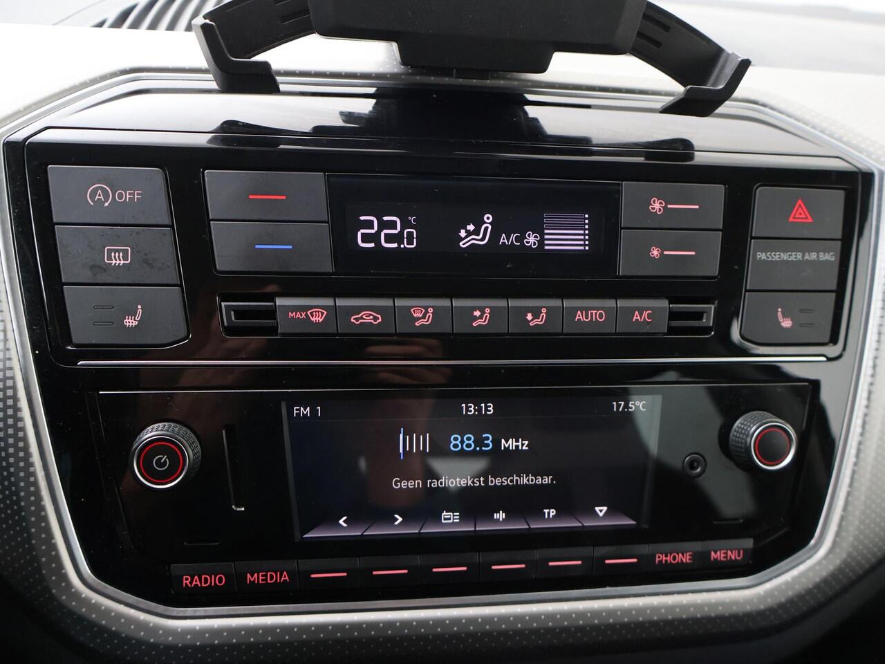 Volkswagen UP! 1.0 BMT high up! | 60 PK | Cruise control | Voorstoelen verwarmd | Climate control |