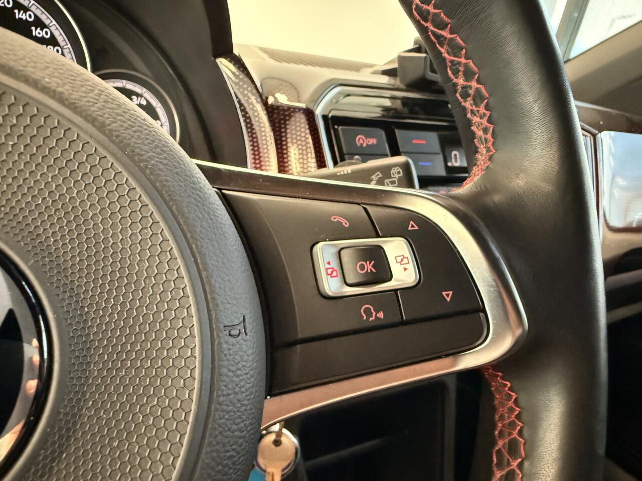 Volkswagen UP! 1.0 TSI GTI 5-Drs. ClimateControl Stoelverwarming 17'lmv 24 maanden garantie mogelijk (*vraag naar de voorwaarden)