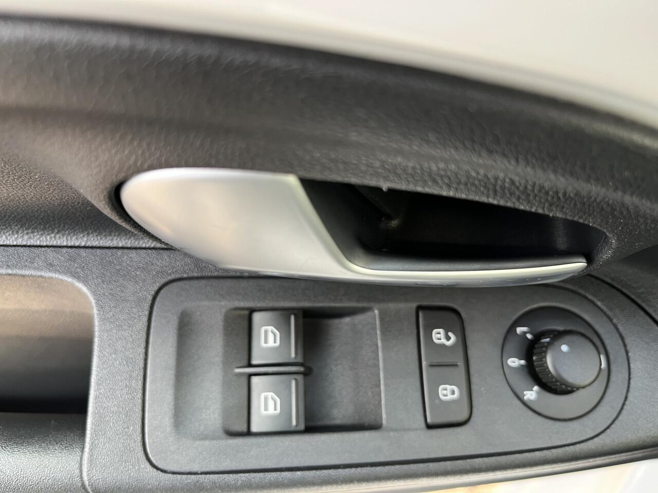 Volkswagen UP! 1.0 BMT move up! / 5 DEURS/ BLUETOOTH/ AIRCO/ ZEER ZUINIG/ DAB/ CARKIT