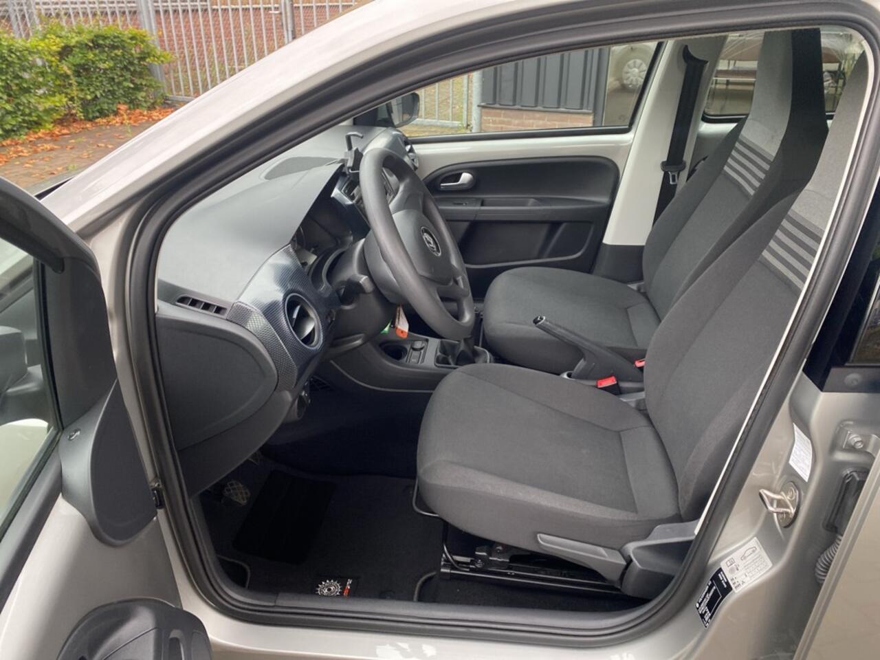 Volkswagen UP! 1.0 BMT move up! garantie/airco/blue-tooth