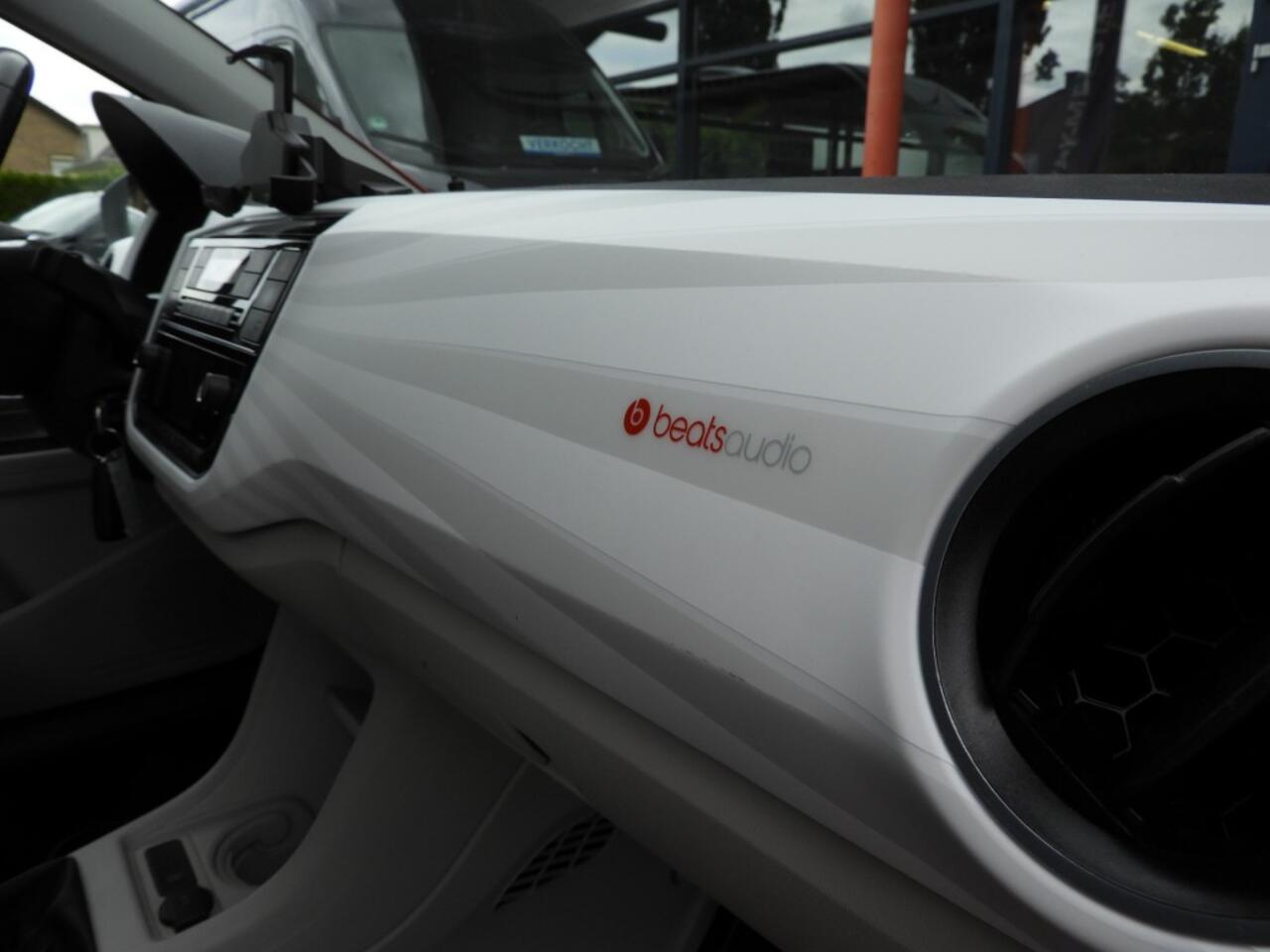 Volkswagen UP! 1.0 BMT UP! BEATS