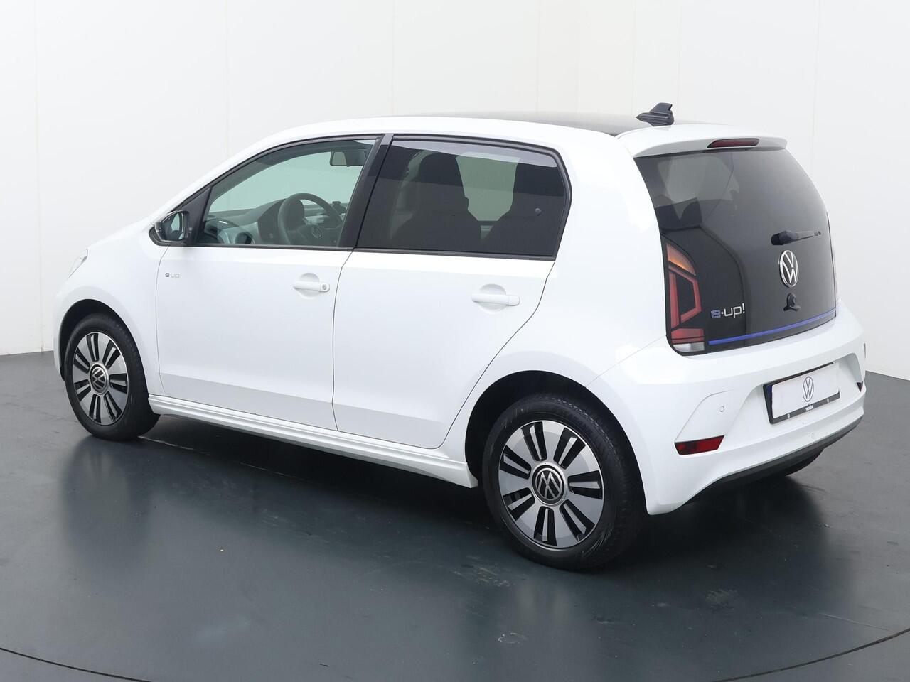 Volkswagen UP! e-Up! e-up! | 83 PK | SoH 90% | Climate control | Cruise control | Achteruitrijcamera |