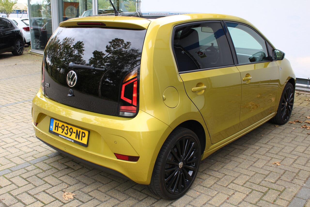 Volkswagen UP! 1.0 R-Line | Incl. 12 maanden Garantie | 1e Eigenaar | Cruise controle | Achteruitrijcamera | Parkeersensoren achter | Climate controle | Lane assist | DAB | 17 Inch LMV | Bluetooth | Stuurwiel multifunctioneel | Origineel NL Auto | NAP |
