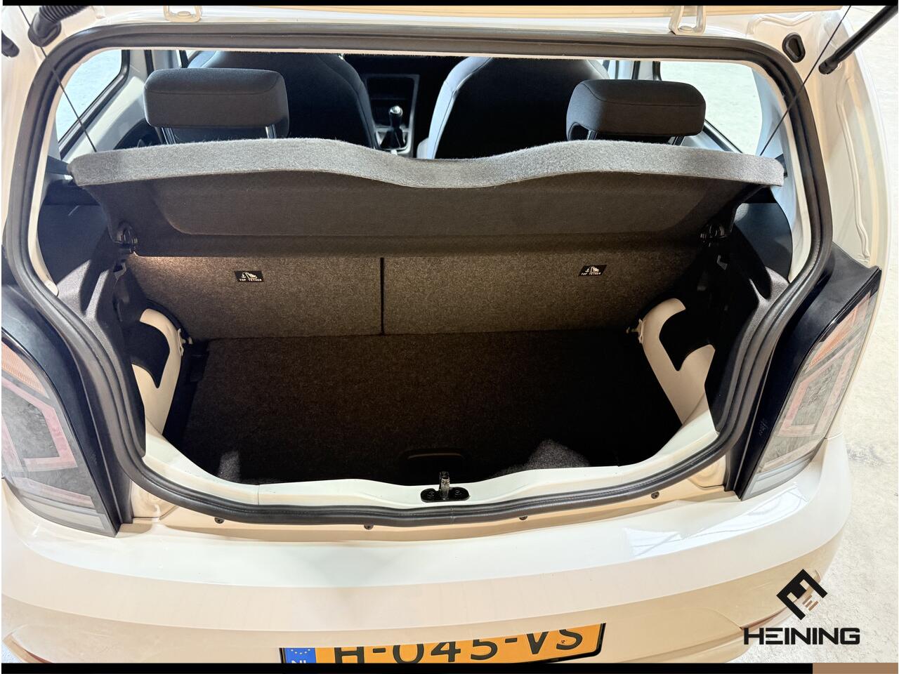 Volkswagen UP! 1.0 BMT move up! Airco. Bluetooth. Lichtmetaal. Hollandse auto met NAP