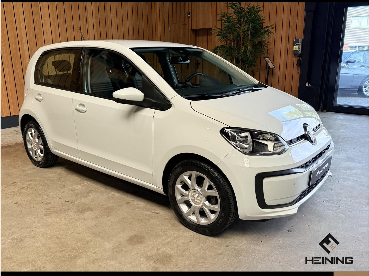 Volkswagen UP! 1.0 BMT move up! Airco. Bluetooth. Lichtmetaal. Hollandse auto met NAP
