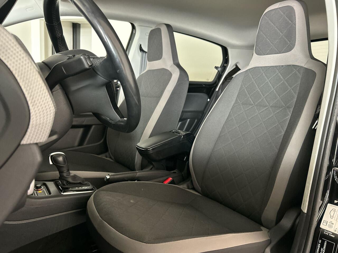 Volkswagen UP! e-Up! e-up! Style | Black & White | Winterpakket | Parkeercamera | SoH (batterijcheck) 93 % score!