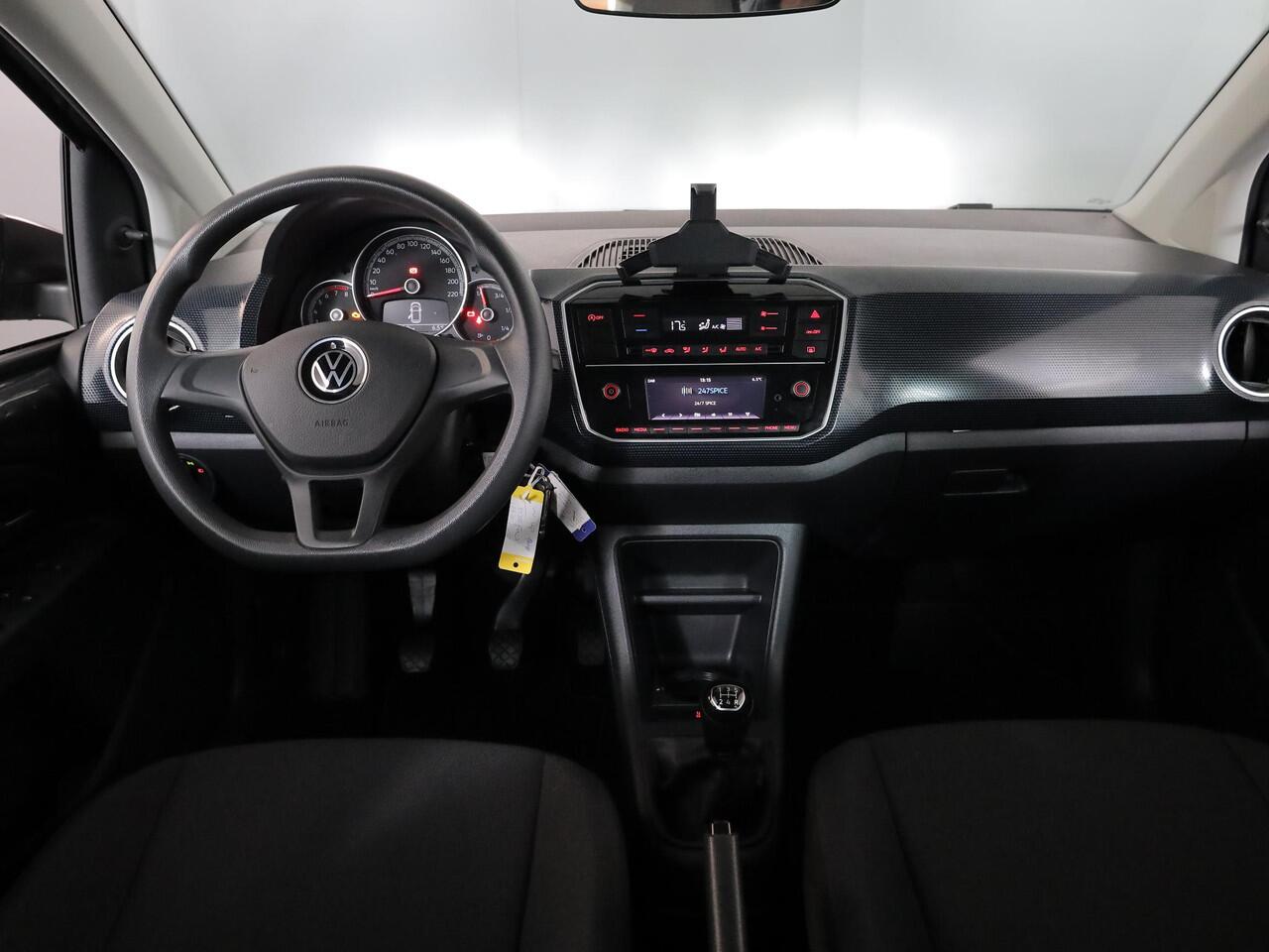 Volkswagen UP! 1.0 65 pk | Verlengde garantie | Navigatie via App | Autom. airco | Cruise control | Parkeersensoren achter | Achteruitrijcamera |