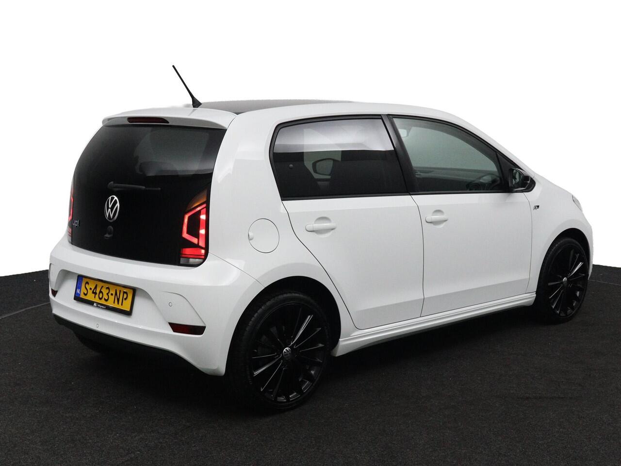 Volkswagen UP! 1.0 R-Line BOVAG Garantie | Stoelverwarming | Camera | Cruise Control | Lederen stuurwiel