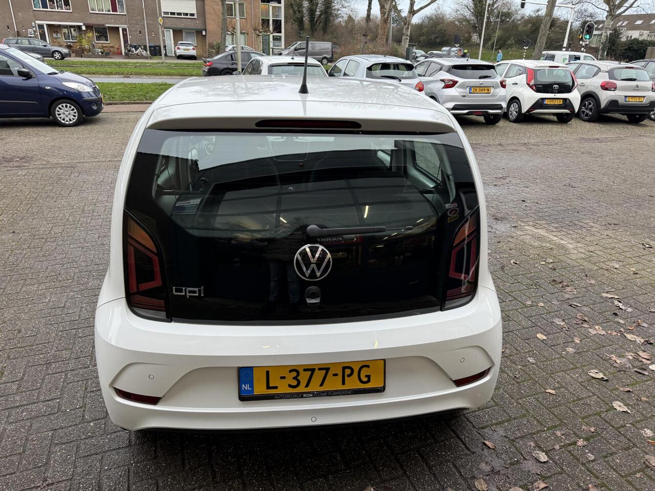Volkswagen UP! 1.0 / Airco clima/ Cruise/ Navigatie via App/ Cruise/ PDC/ Camera