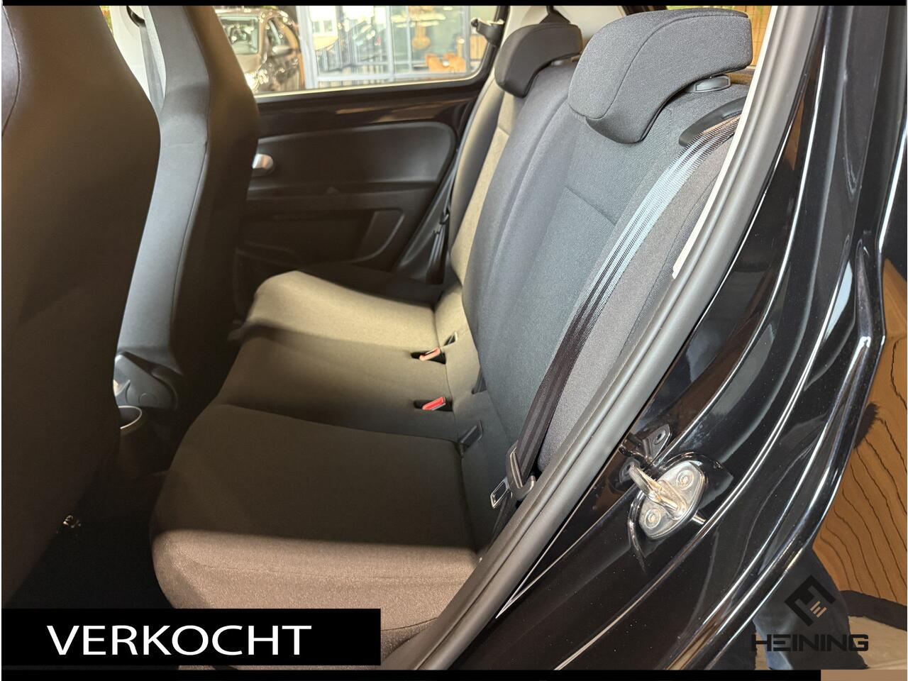 Volkswagen UP! 1.0. Airco. DAB. Rijstrooksensor. NAP